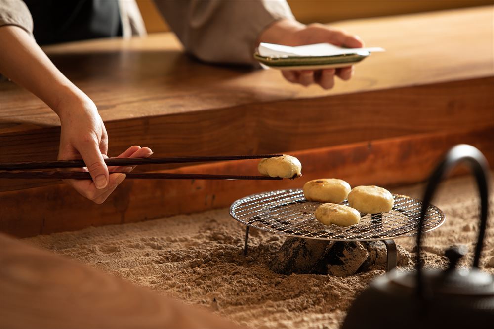 萃sui-諏訪湖_抵達旅館後，將可在圍爐裡茶之間享用長野的鄉土料理「御燒」。